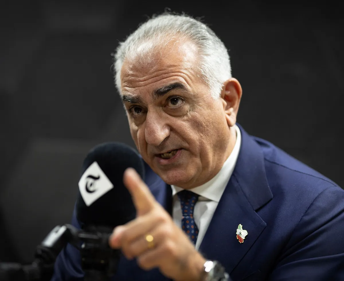 Reza Pahlavi: kdo je princ v izgnanstvu, ki se postavlja kot ključna figura za prihodnost Irana