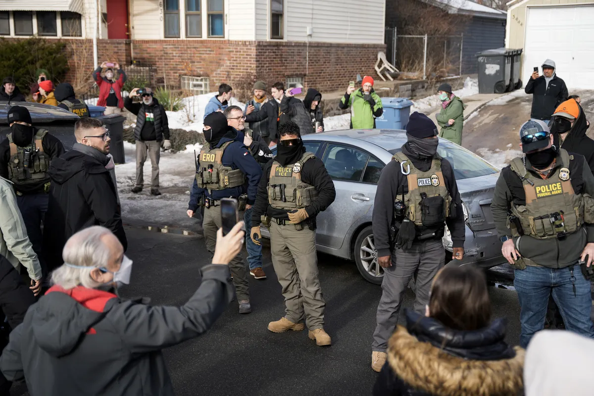Minnesota in Illinois v tožbo Trumpove vlade zaradi dejanj agentov ICE