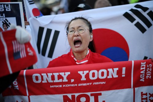 Podporniki nekdanjega predsednika pred sodiščem v Seulu