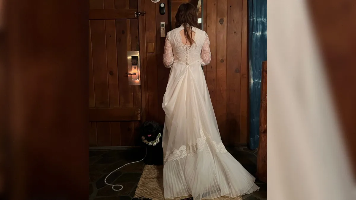 Pevka presenetila: "Za svoj 50. rojstni dan sem se poročila s svojim psom"