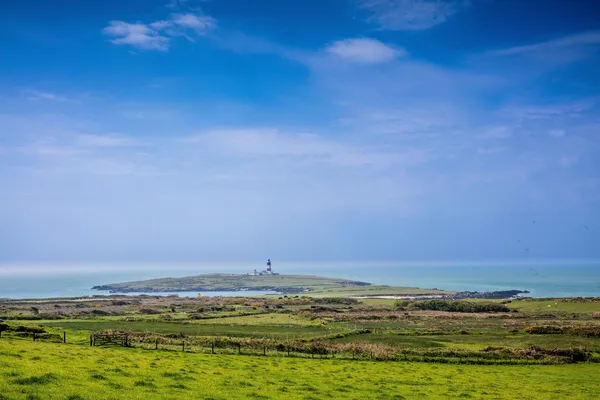 Bi se zaradi službe preselili na otok z le tremi prebivalci?