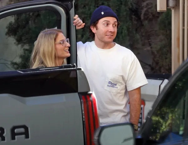 Zvezdnica s pomočjo nadomestne mame dobila tretjega otroka