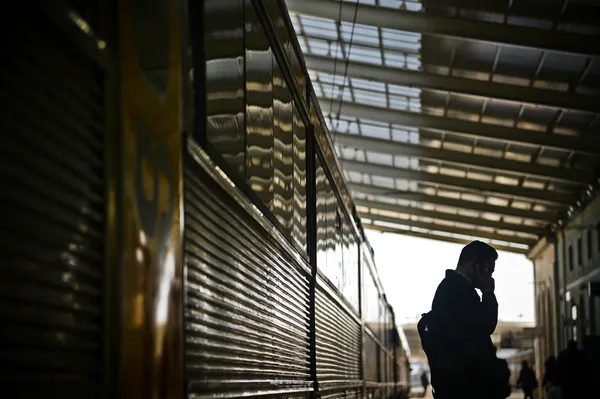 Evropska država, v kateri vas lahko kaznujejo, če preglasno govorite po telefonu