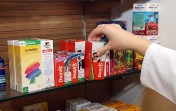 Cene zdravil podivjale: pršilo za nos v dveh letih dražje za 20 odstotkov