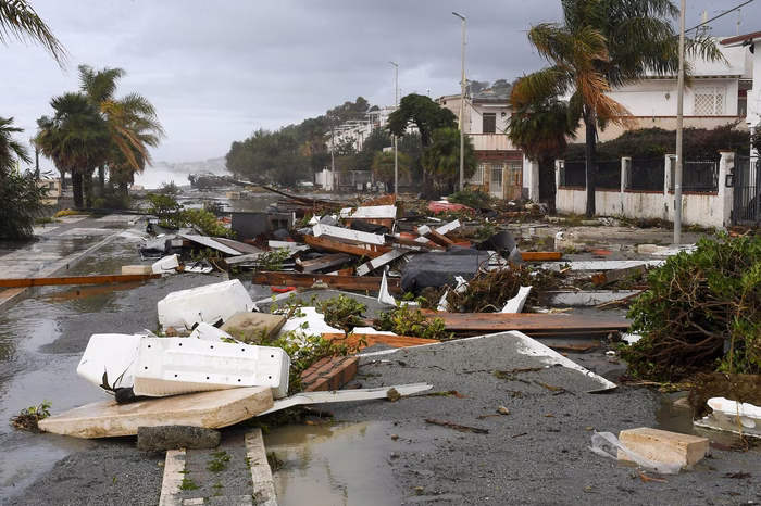 Po Italiji pustošil ciklon Harry: "Videti je, kot da bi bila vojna" (VIDEO)