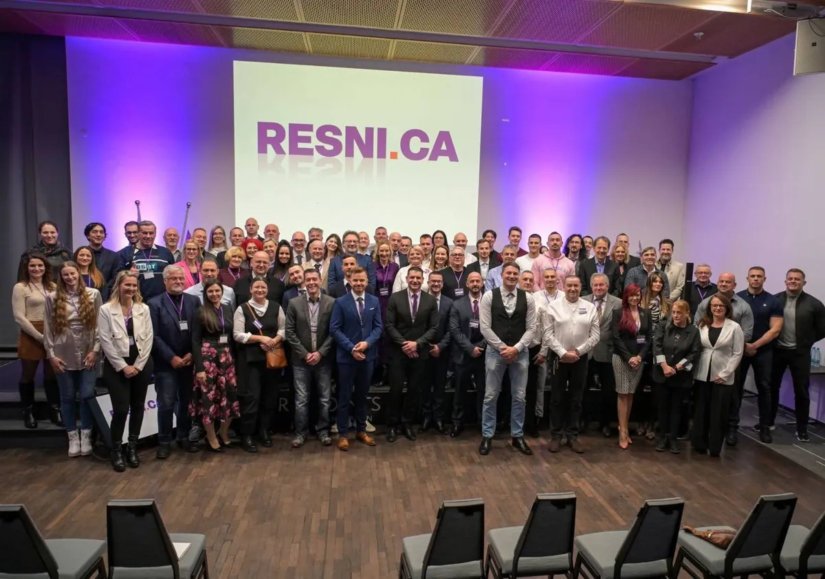 Na konvenciji Resni.ce tudi brata, povezana s kriminalnim podzemljem