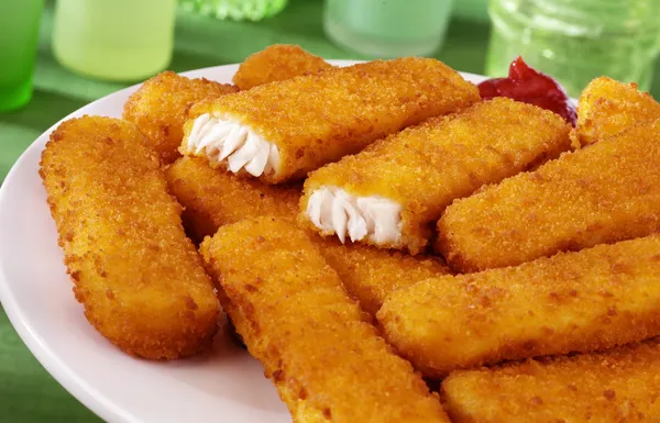 Ali veste, kaj pravzaprav zaužijete, ko jeste ribje palčke?