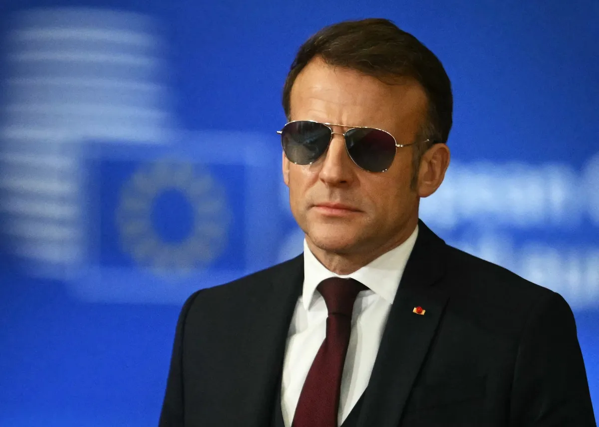 Zaradi Macronovih očal "padla" spletna stran luksuzne trgovine