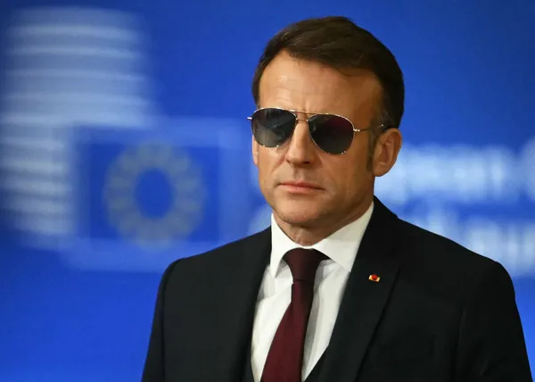 Zaradi Macronovih očal "padla" spletna stran luksuzne trgovine