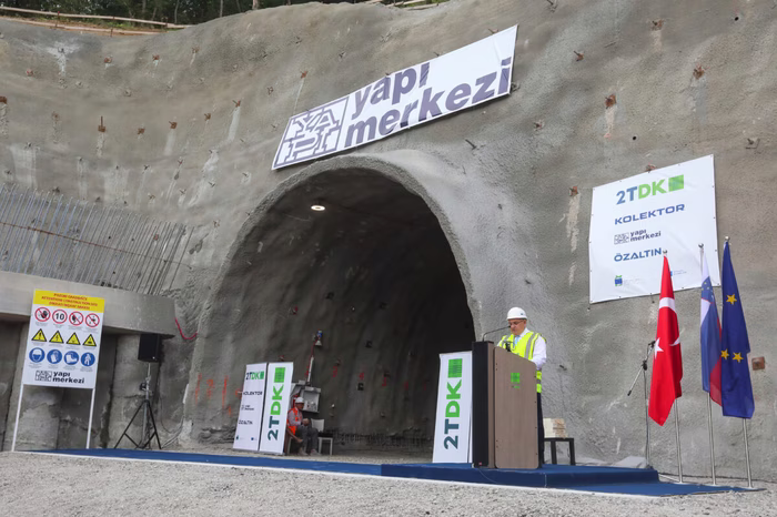 Turki z drugega tira želijo ogromno odškodnino. Ministrstvo: Namerno izsiljujejo