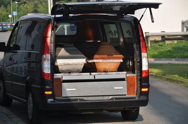 Neznanec v Mežici ukradel pogrebno vozilo