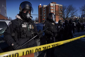 Zvezni agenti v Minneapolisu do smrti ustrelili še eno osebo, izbruhnili protesti