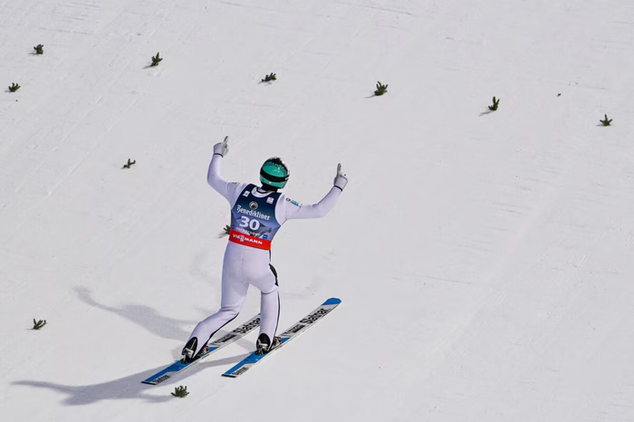 Skoraj do rekorda: drugi polet presenetil tudi Domna Prevca