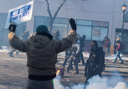 Protesti v Minneapolisu po novem smrtonosnem streljanju