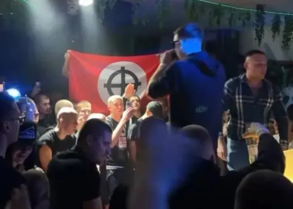 Na glasbenem dogodku v Luciji zaznali nacistične simbole in pozdrave