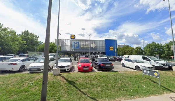V Štepanjcu parkirni izhod v sili postal Lidl, kako dolgo bodo tam še tolerirali avtomobile stanovalcev?