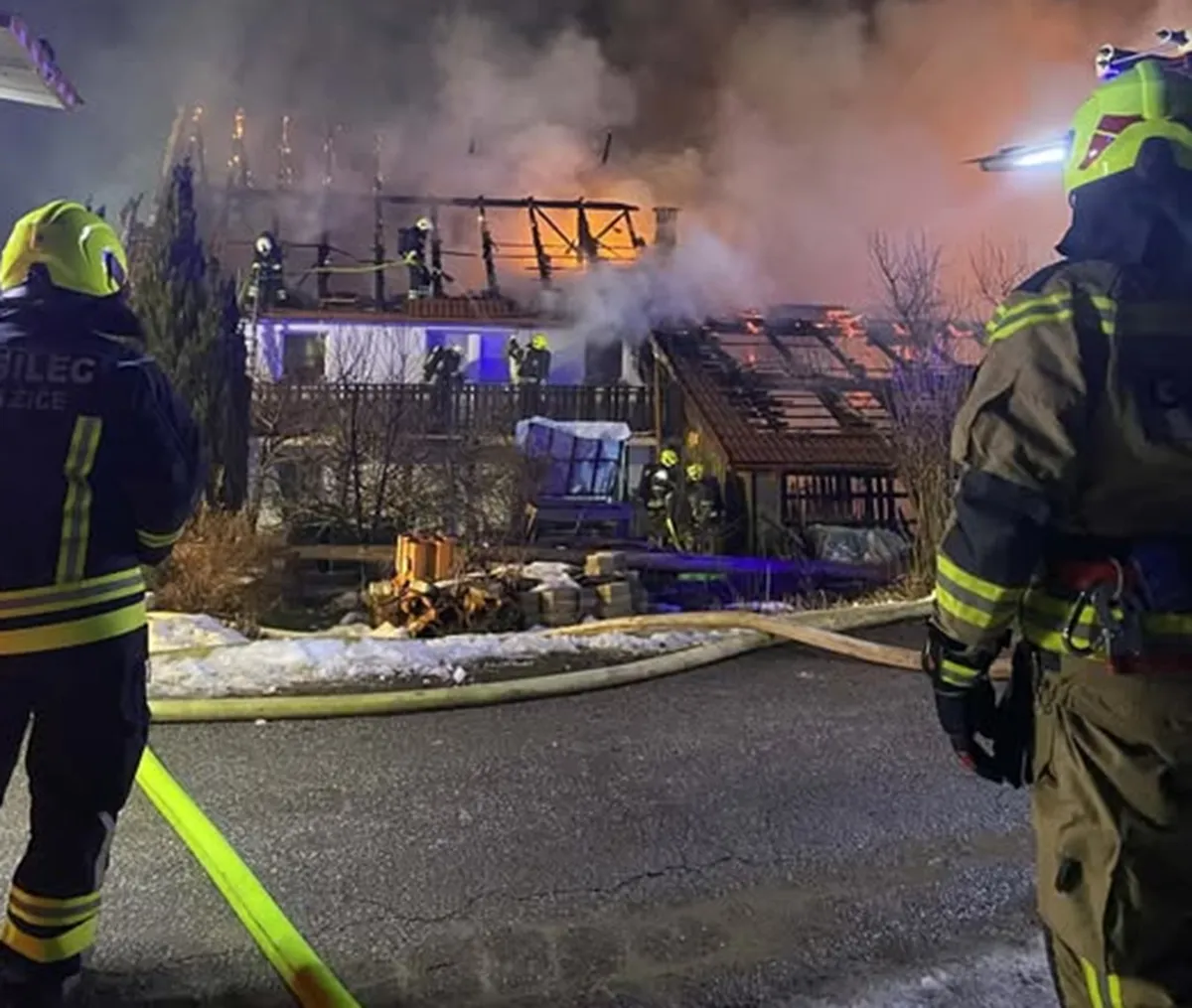 Ognjeni zublji popolnoma uničili hišo: kako lahko pomagate