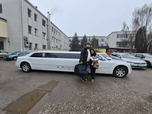 Po porodu veličastno presenetil soprogo. "Vsa čast očku in možu" (FOTO)