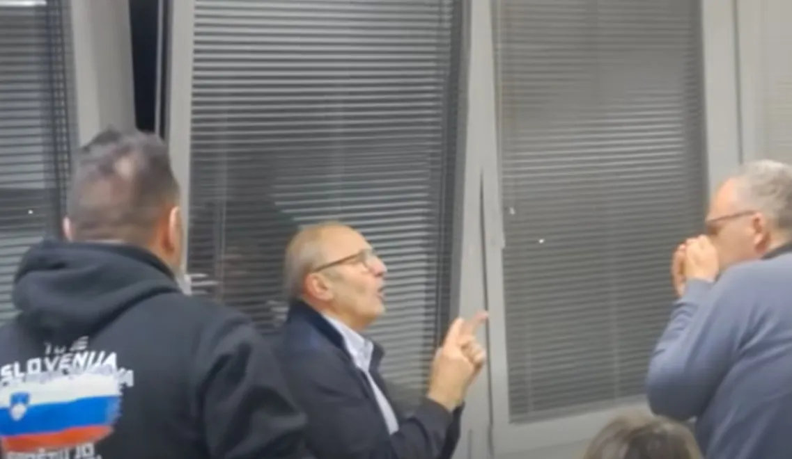 Občinski svetnik v Radencih na seji fizično napadel podžupana