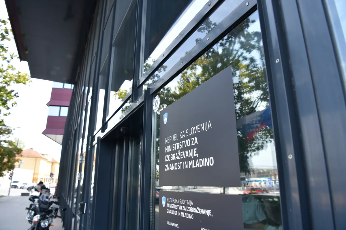 Teologi, zgodovinarji in Aleš Primc: ministrstvo pojasnilo, po kakšnih kriterijih so izbrali člane sveta