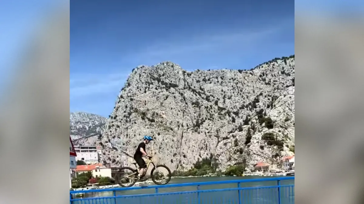 S kolesom se je peljal po ograji mostu, potem pa je šlo vse narobe