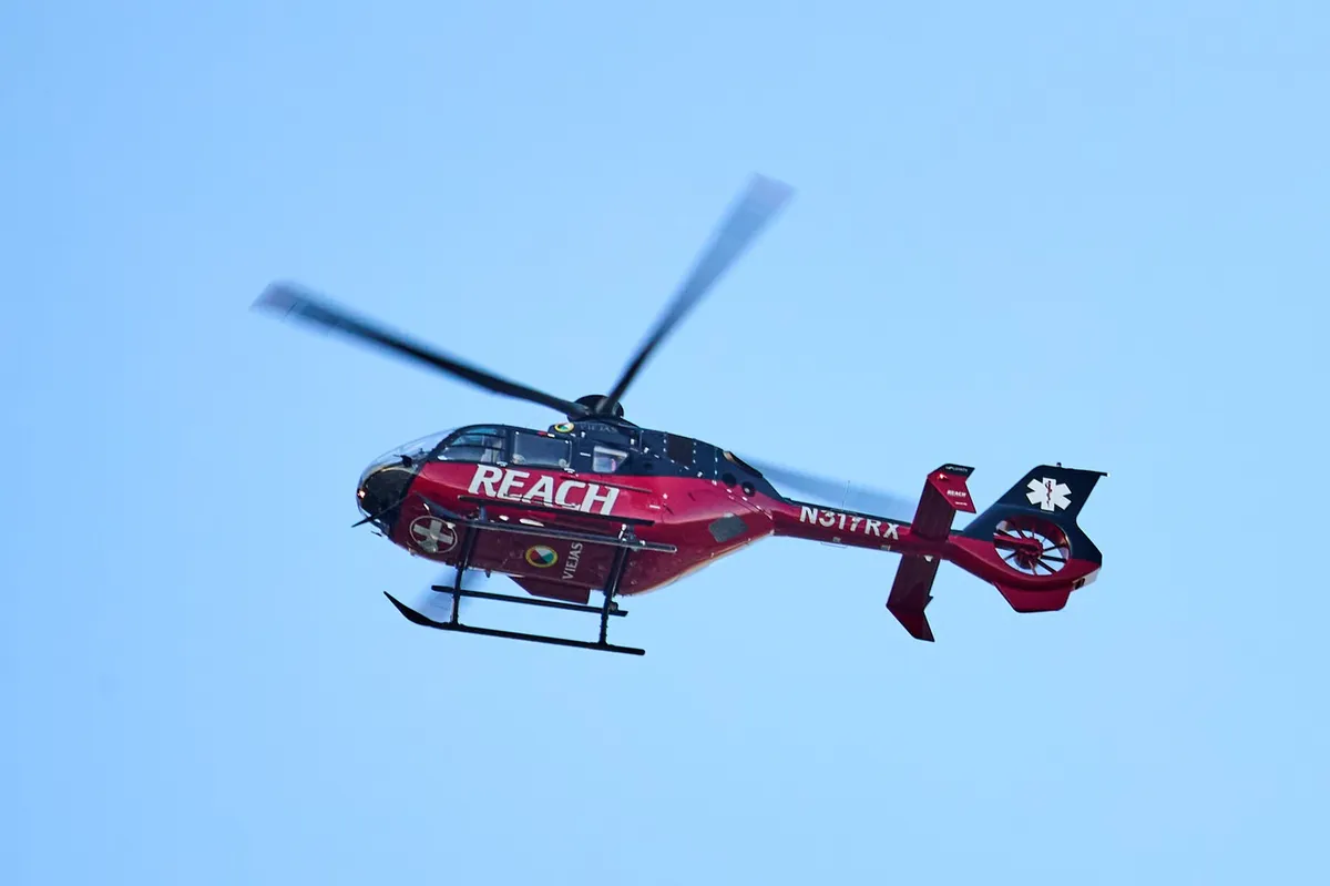 Pri Los Angelesu v ocean strmoglavil helikopter: dva mrtva, eno osebo iščejo