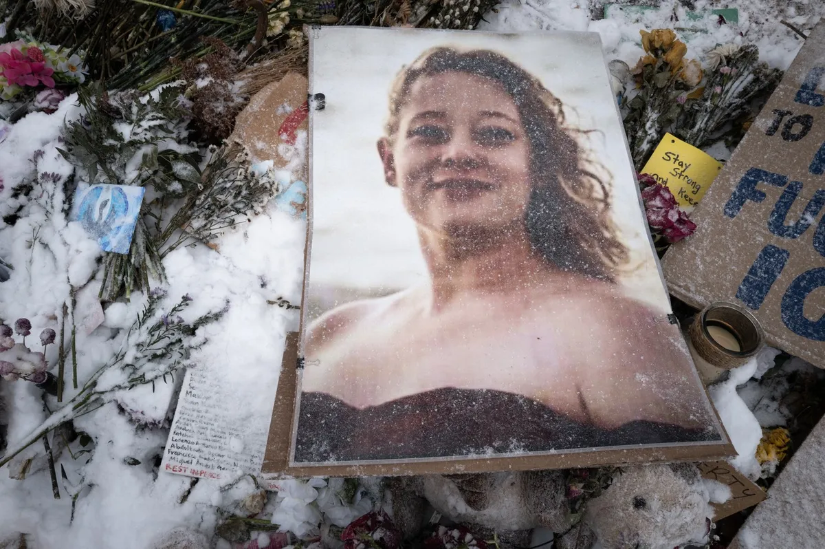 Družina Američanke, ki je umrla pod streli agenta Ice, toži Trumpovo vlado