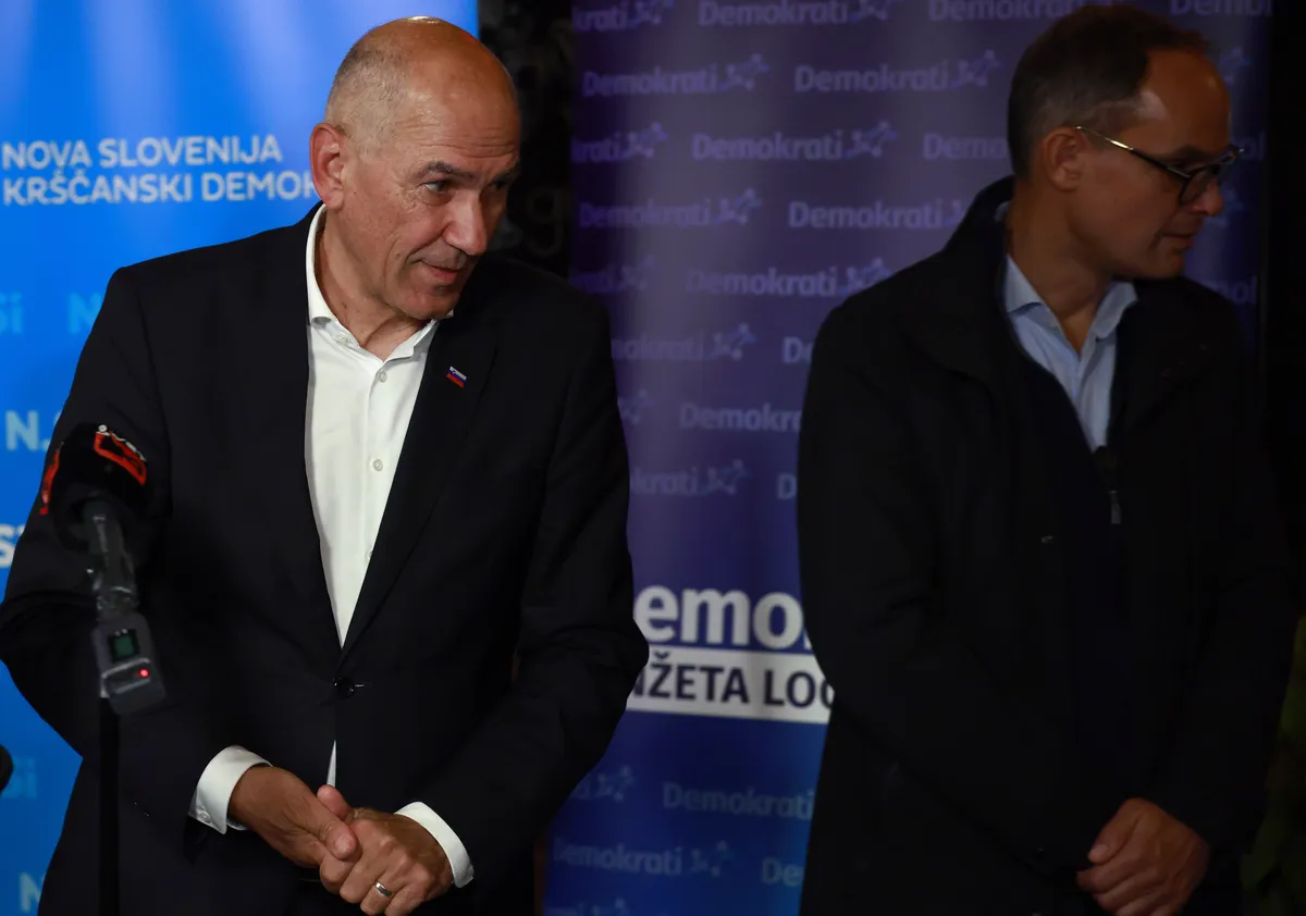 Zaradi kršitev volilnega molka prijavili premierja Janšo, ministra Logarja in več članov SDS