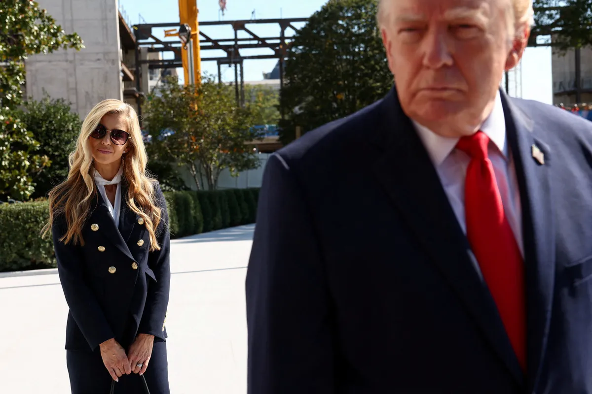 Po slabem prvem nastopu nove težave za Trumpovo tiskovno predstavnico