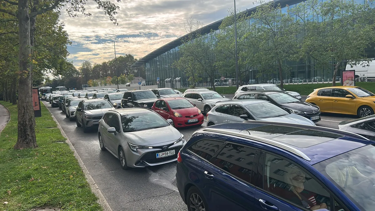 Zaradi visokega obiska prometni kolaps v Ljubljani: Nič se ne premika (VIDEO)