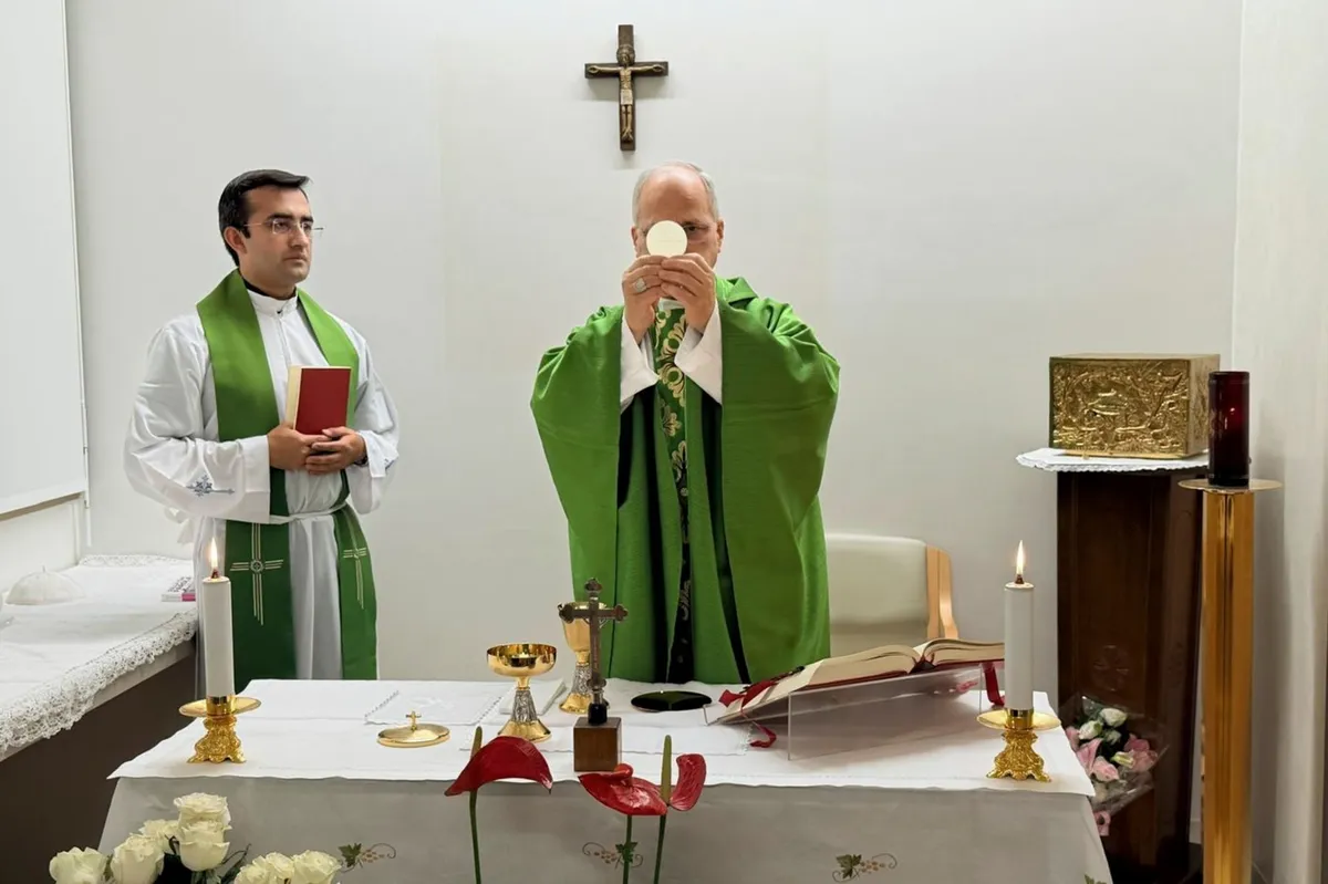 Objavili prve fotografije papeža po operaciji, iz Vatikana prihajajo spodbudne novice