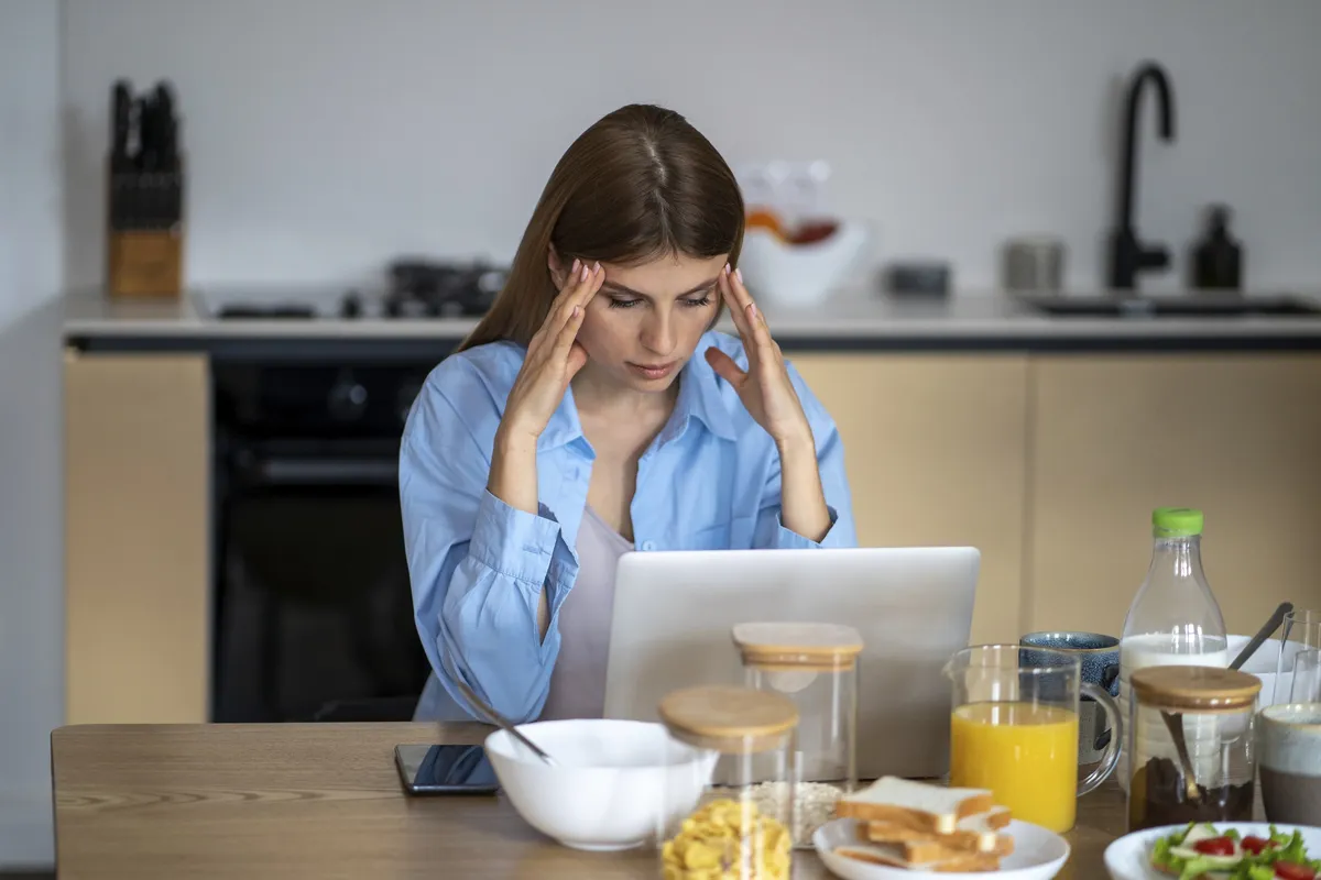 Pet znakov, da v sebi zadržujete več, kot si mislite