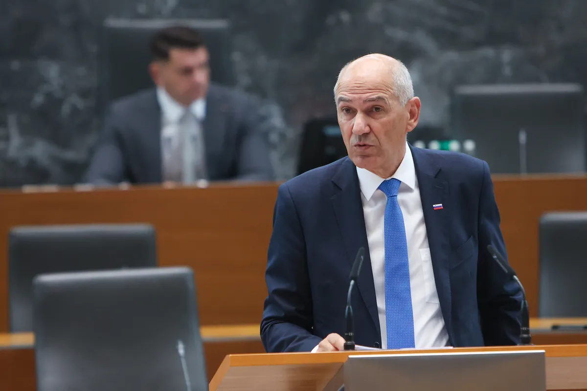 S poslanskimi vprašanji premierju Janši se začenja oktobrsko zasedanje DZ