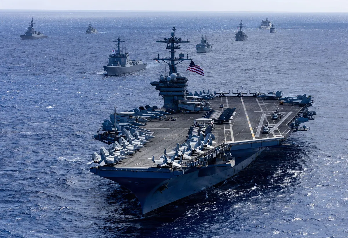 Na Bližnji vzhod še tretja ameriška letalonosilka in do 10.000 dodatnih marincev