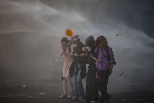 Mladi protestniki v Albaniji