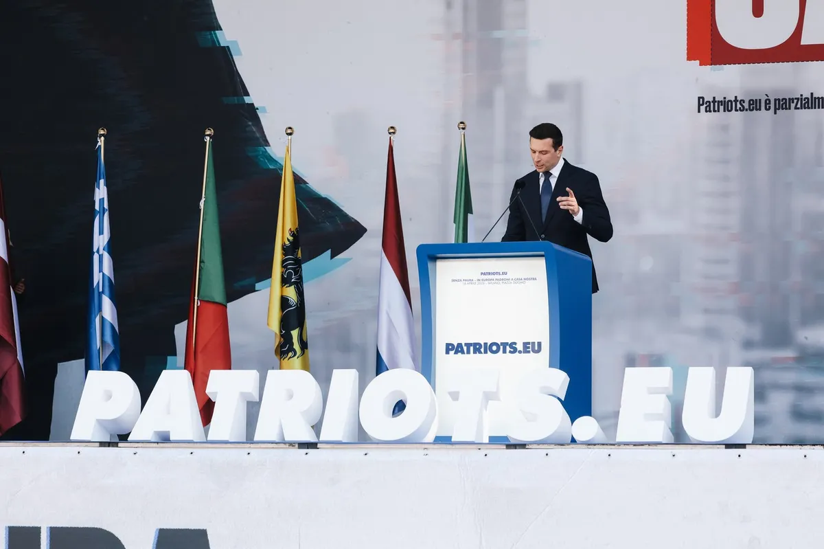 Prostore Zaradi sumov iz preteklosti preiskali prostore skrajno desnih ...
