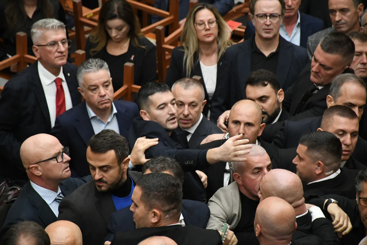 V albanskem parlamentu izbruhnil fizični obračun med poslanci