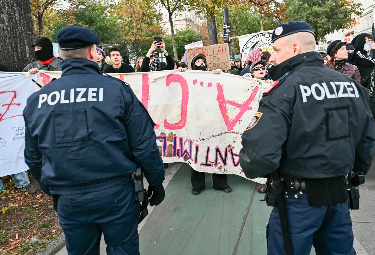 Tudi na Dunaju več tisoč študentov protestiralo proti razmeram v šolstvu