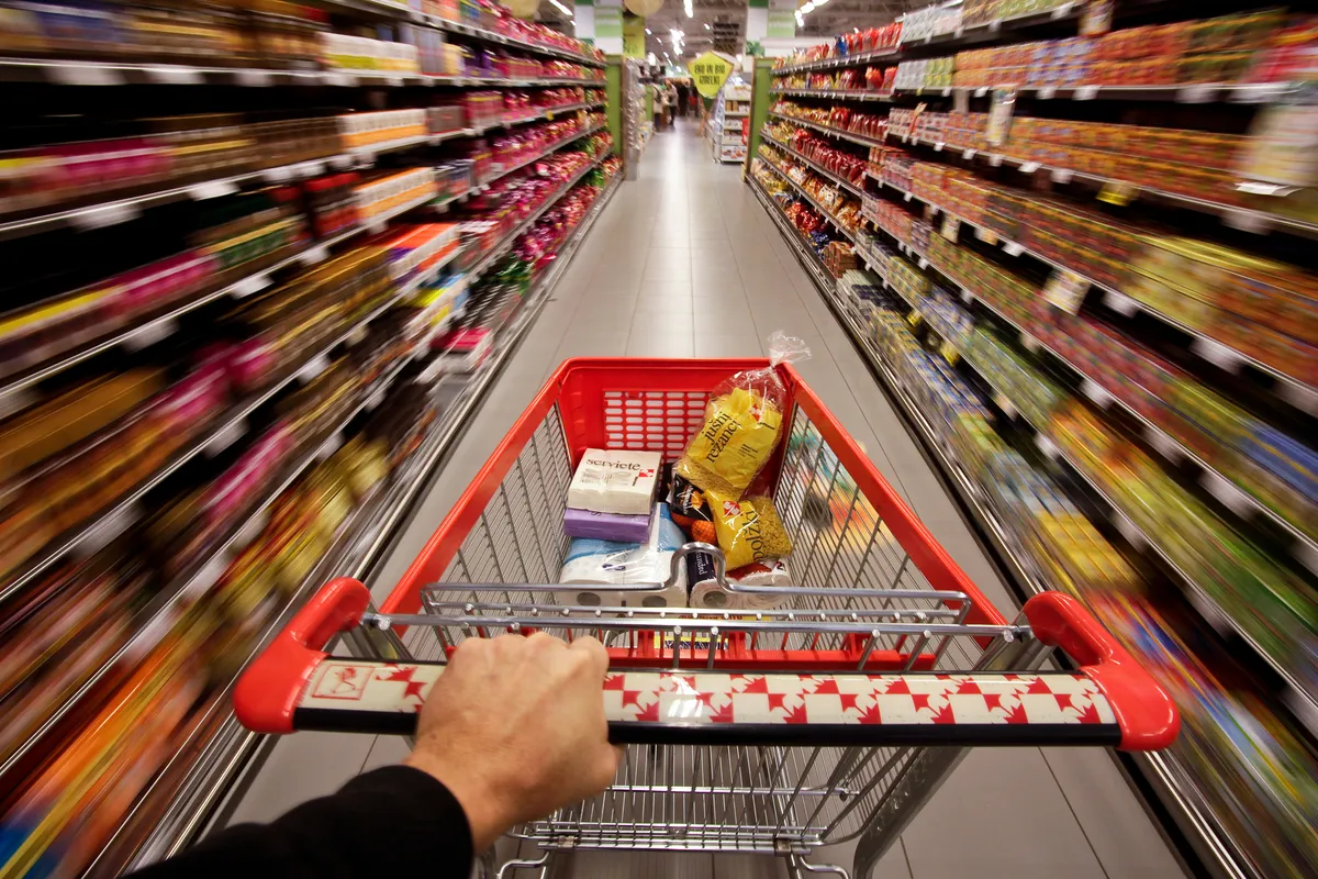 Ste pred kratkim nakupovali v Mercatorju? Zaradi nevarne bakterije so odpoklicali živilo (FOTO)