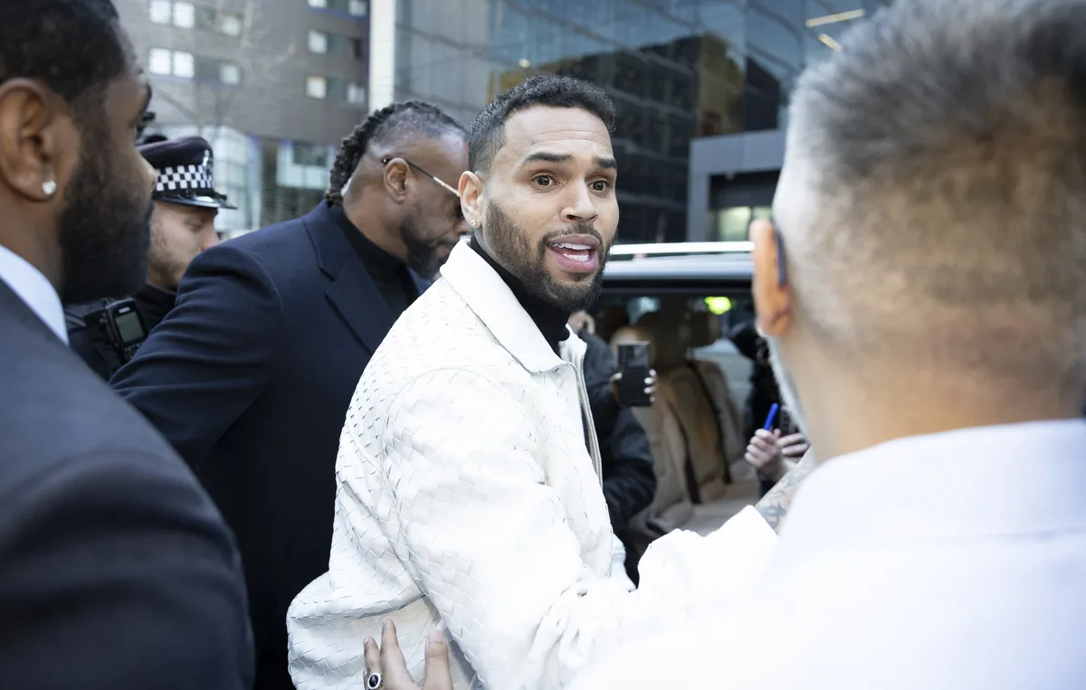 Chris Brown se je po napadu producenta s steklenico izognil zaporu