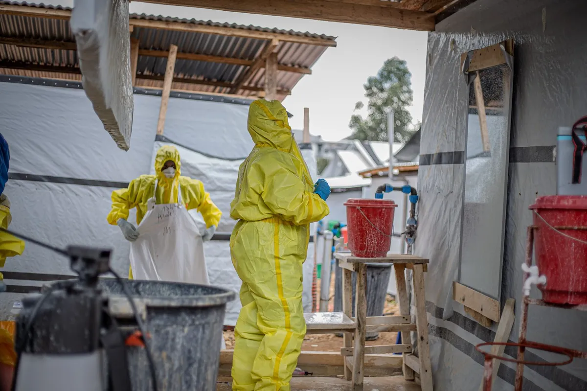 Ebola se nezadržno širi: več kot 10.600 okuženih, skoraj 4.900 ljudi je umrlo