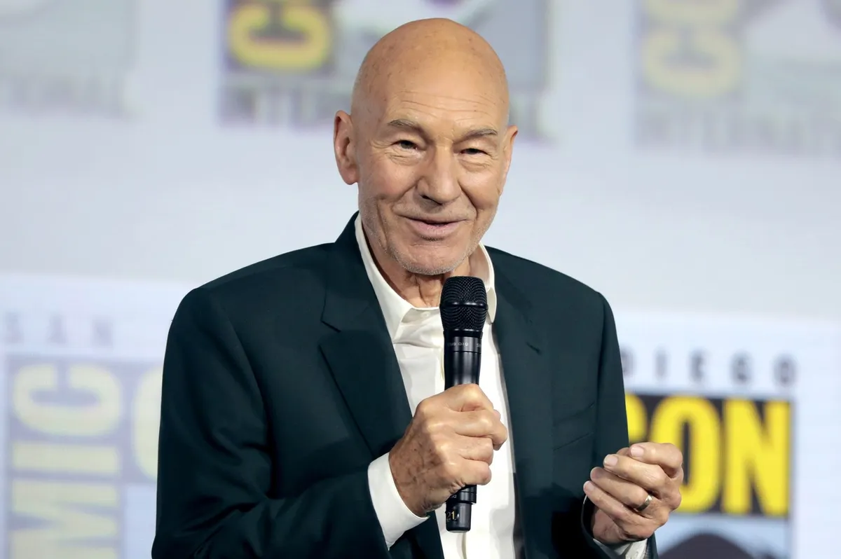 Umrl je legendarni angleški igralec Patrick Stewart