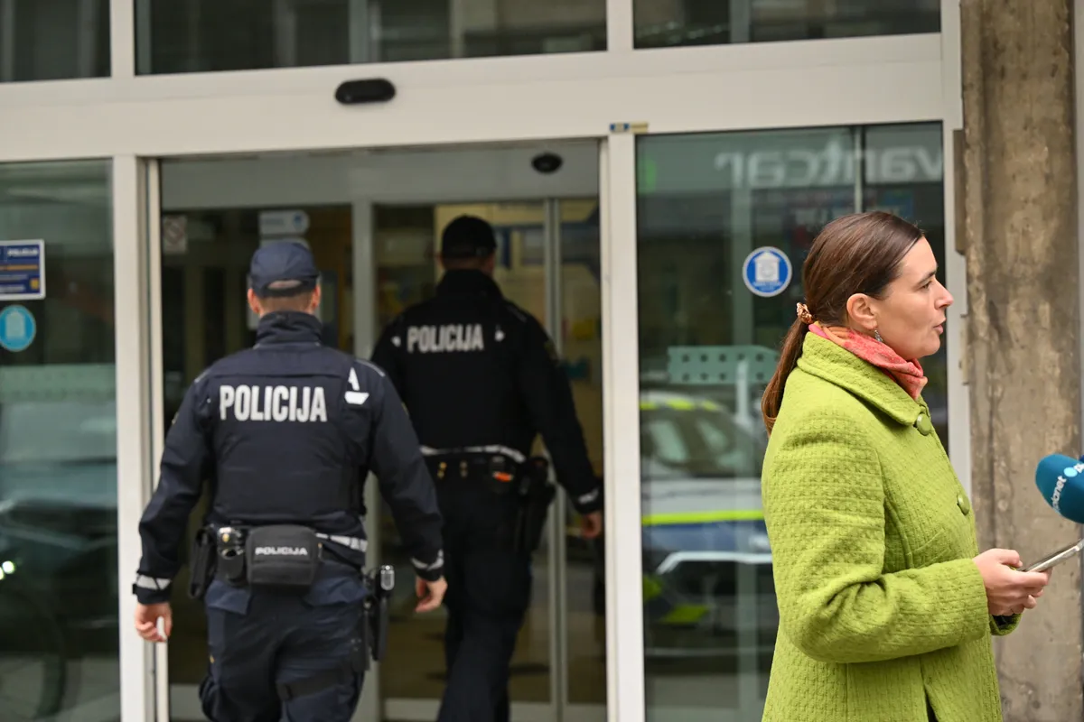 Nevladniki zaradi domnevnega vohunjenja za nasprotniki Jek 2 podali prijavo policiji