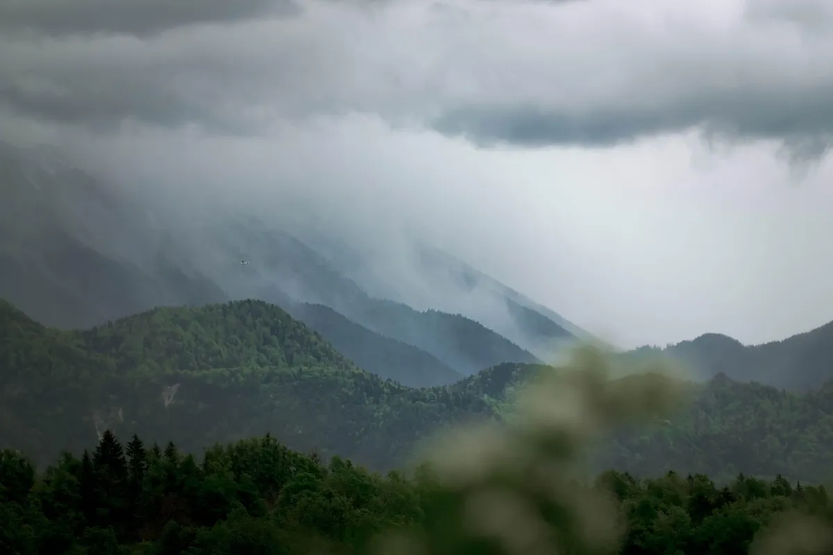 Slovenijo bo v četrtek dosegla hladna fronta, kaj prinaša?
