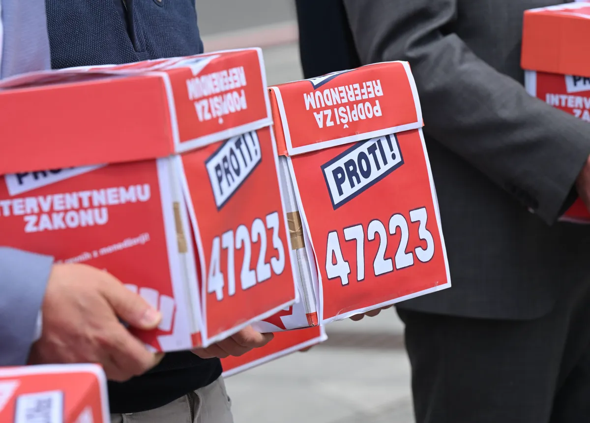 Sindikati zbrali 43.000 podpisov: "Vojna za ohranitev socialne države še ni dobljena"
