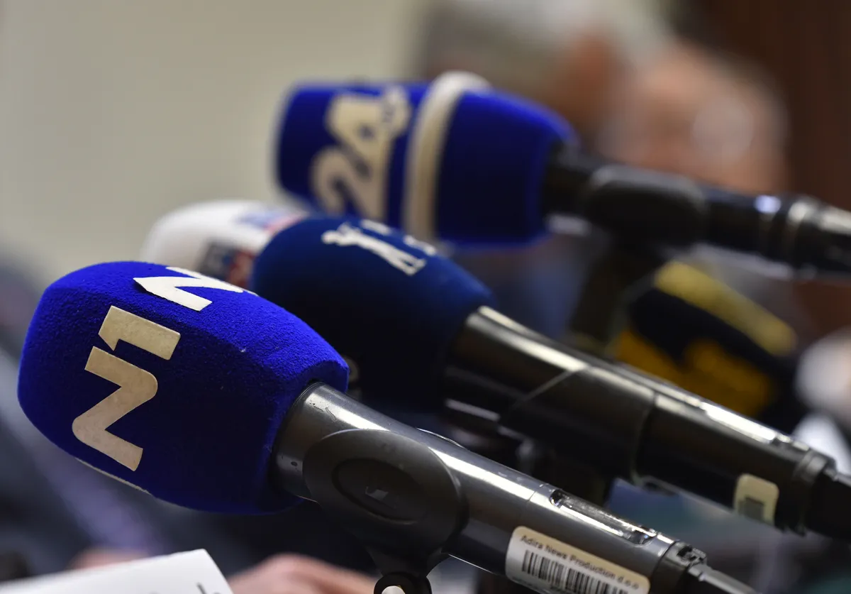 Opozorila o poskusih utišanja RTVS in prevzemu N1 Slovenija