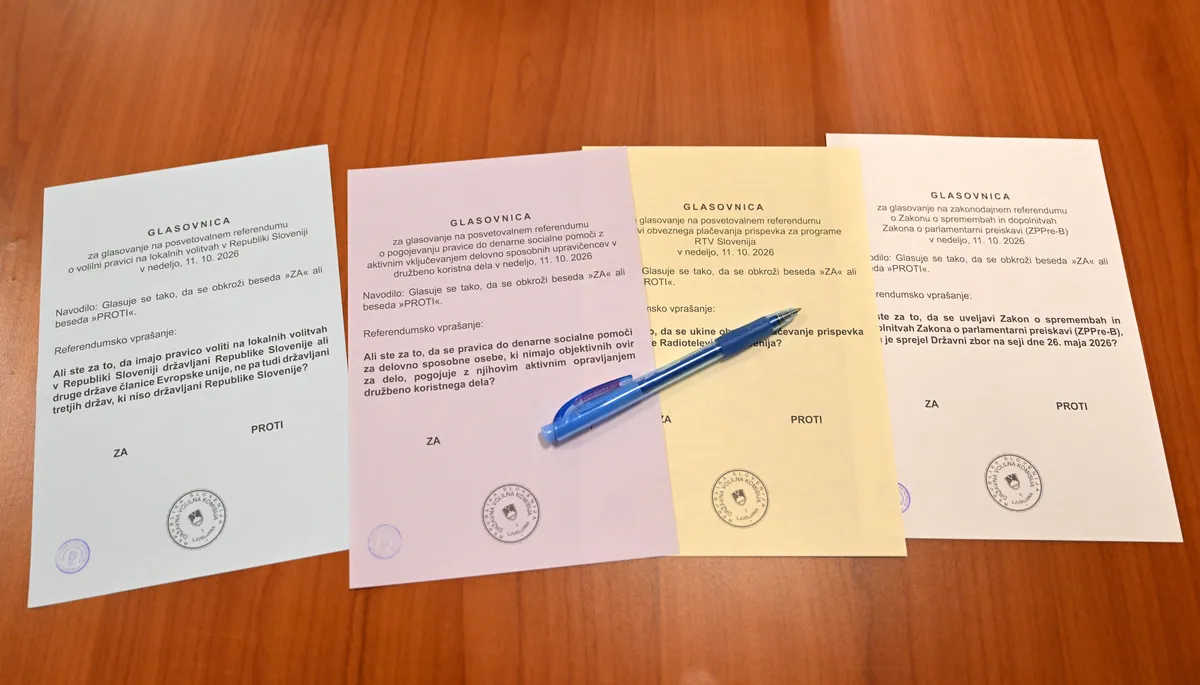 K izidom referendumov bodo danes prešteti še glasovi po pošti iz Slovenije