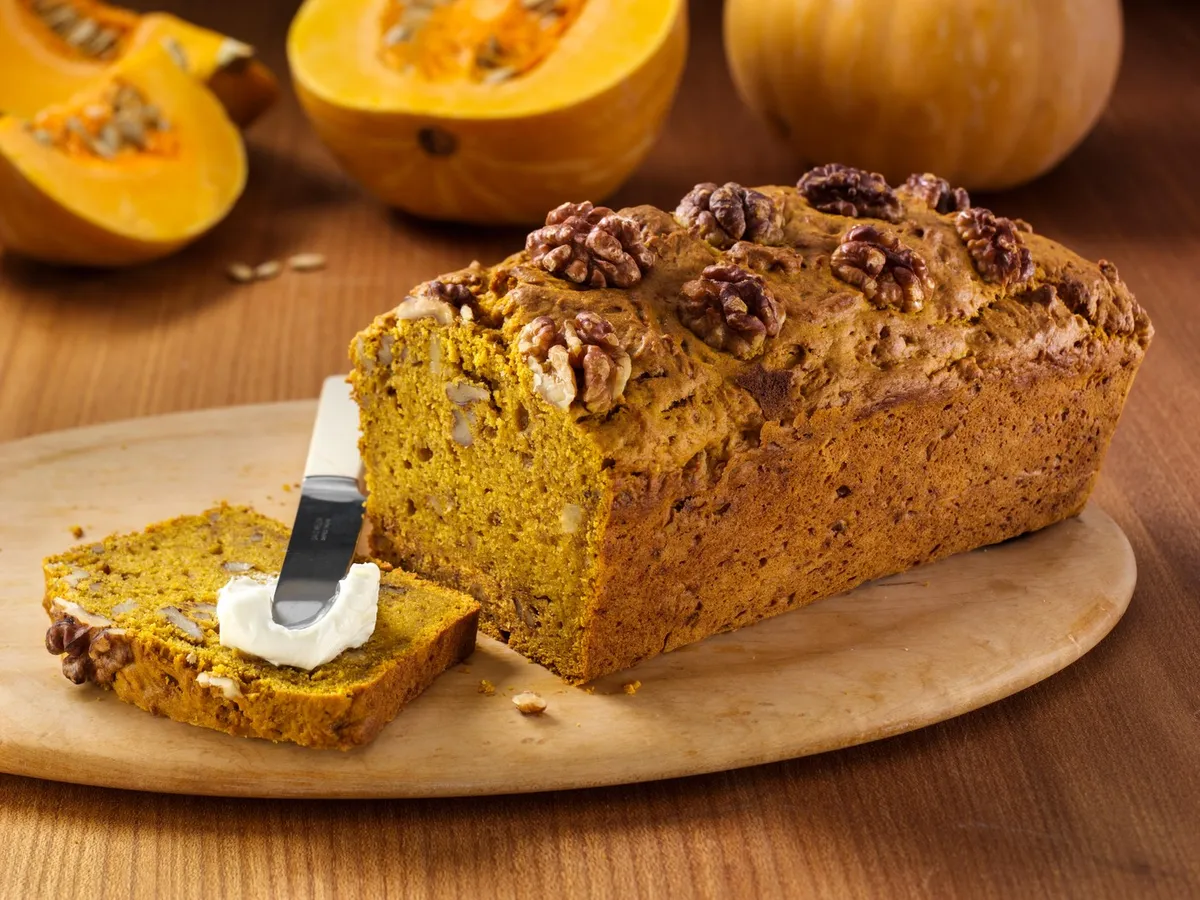 Pozabite na bananin kruh: jeseni kraljuje ta sočni bučni recept