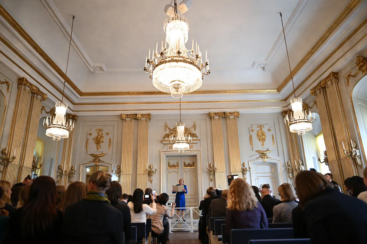 Nobelova nagrada za literaturo letos kanadski pesnici Anne Carson