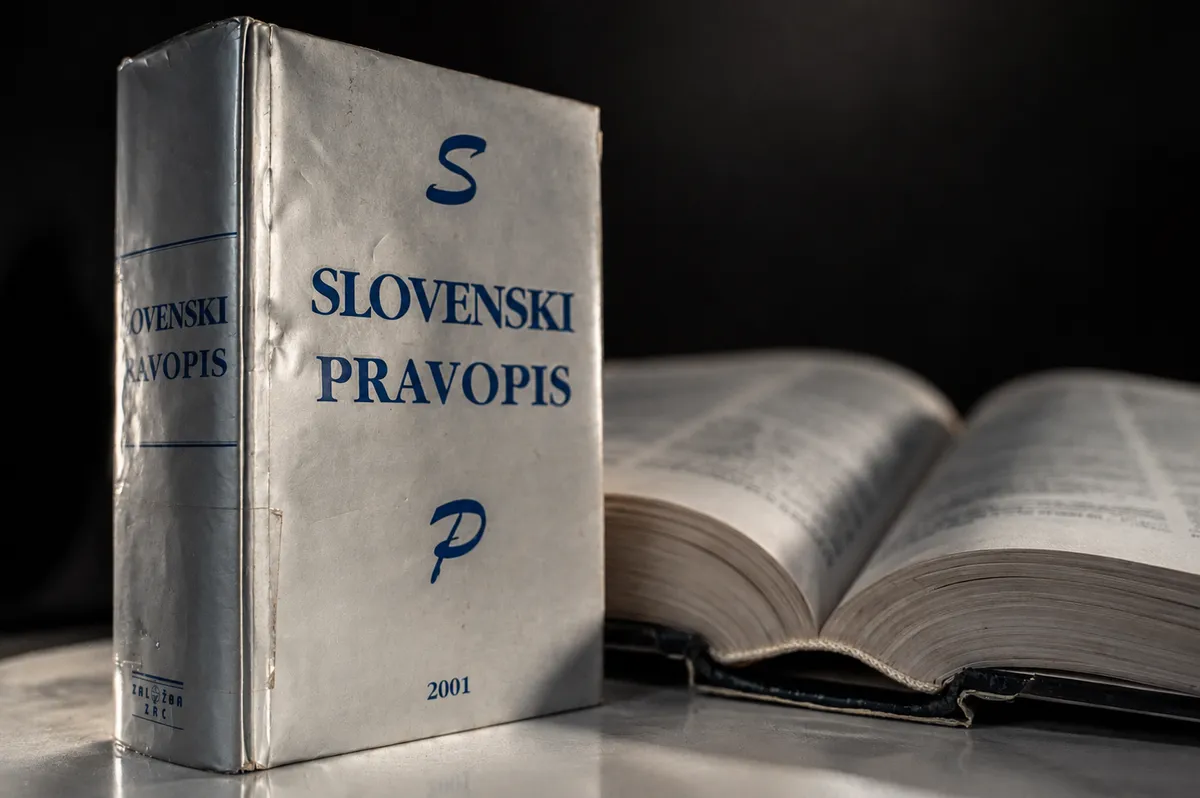 Slovenska pravopisna folklora: Novo mesto ali Novo Mesto in druge bitke jezikoslovcev